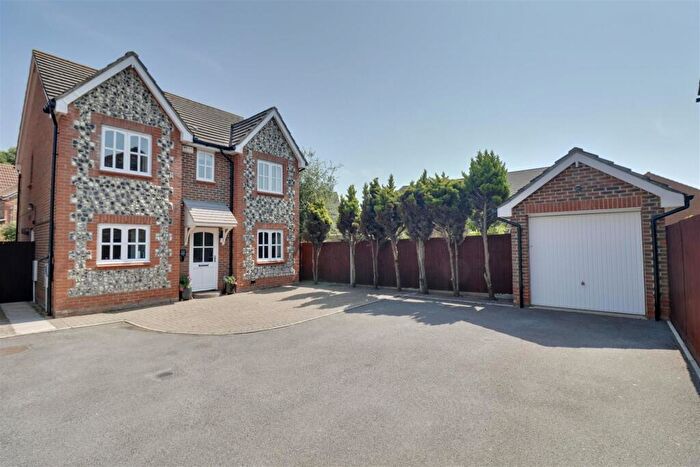 4 Bedroom Detached House For Sale In Swanton Close, Stubbington, PO14