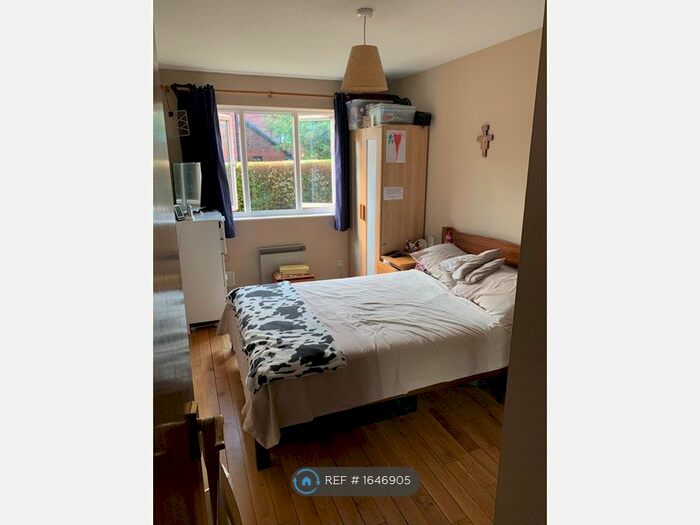 2 Bedroom Flat To Rent In Kipling Drive, London, SW19