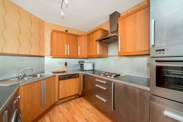 1 Bedroom Flat To Rent In Gun Wharf, Wapping High Street, London, E1W