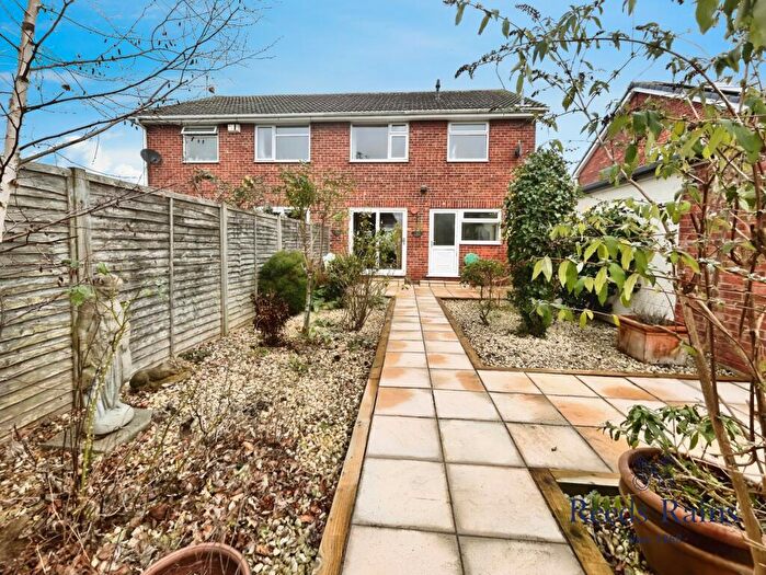 3 Bedroom Semi-Detached House For Sale In Hall Road, Sproatley, Hull, East Yorkshire, HU11