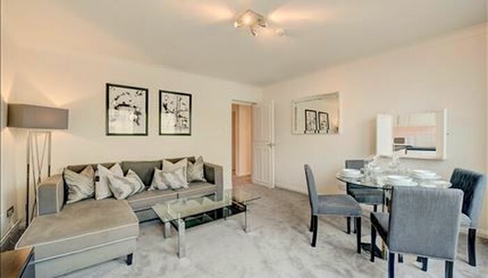 2 Bedroom Flat To Rent In Chelsea, Fulham Rd, SW3