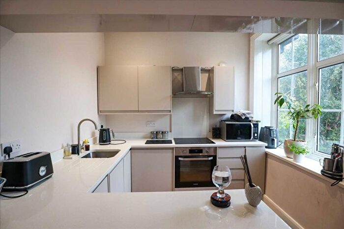 2 Bedroom Flat To Rent In Brighton Road, Purley, CR8