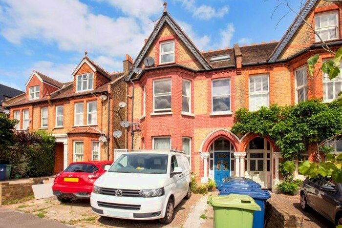 3 Bedroom Flat To Rent In Warwick Road, London, W5