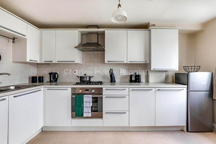 2 Bedroom Apartment To Rent In Cavendish Place, Aldykes, AL10