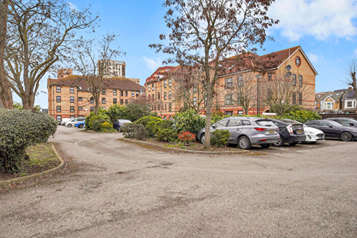 1 Bedroom Flat For Sale In Latchingdon Court, Forest Road, Walthamstow, E17