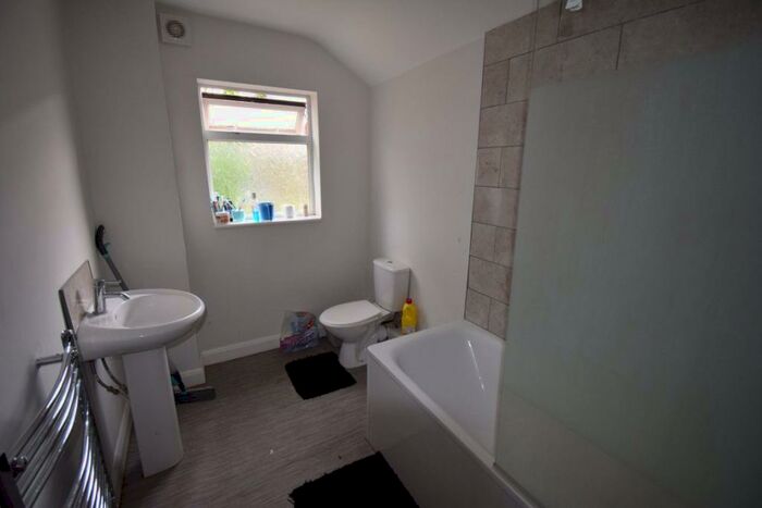 2 Bedroom Property To Rent In Drewry Lane, DE22