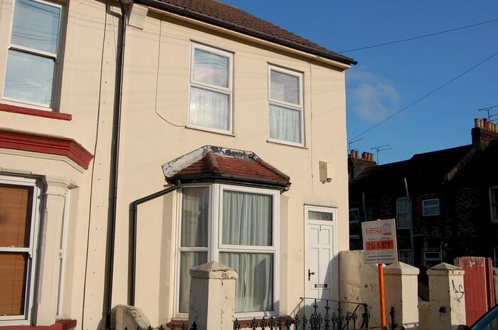 4 Bedroom Terraced House To Rent In Milburn Road, Gillingham, ME7