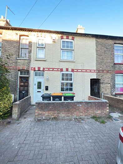 3 Bedroom Terraced House To Rent In St. Leonards Street, Bedford, MK42