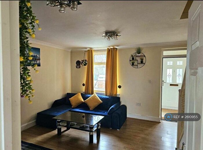 3 Bedroom Detached House To Rent In Shirley Close, Dartford, DA1