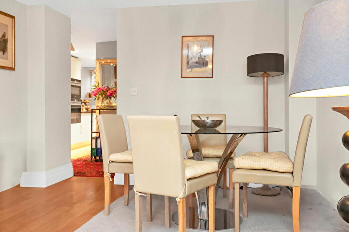 2 Bedroom Apartment For Sale In Kings Drive, Midhurst, GU29