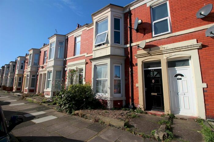 3 Bedroom Flat To Rent In Newlands Road, Newcastle Upon Tyne, NE2