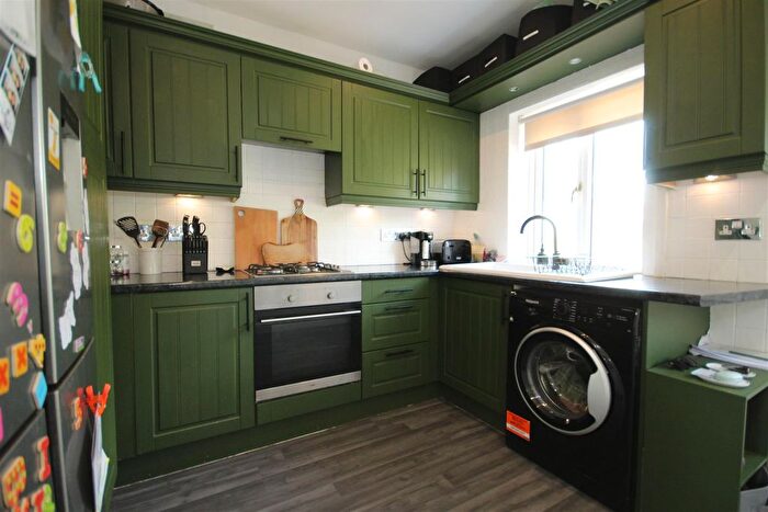 3 Bedroom End Terrace House For Sale In Field View Cottages, Featherstone, Pontefract, WF7