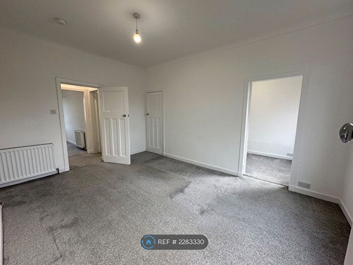 3 Bedroom Flat To Rent In Gladsmuir Road, Glasgow, G52