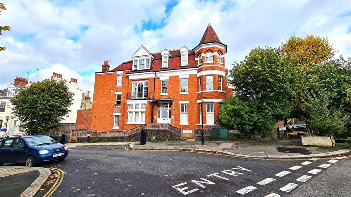 3 Bedroom Flat To Rent In Hornsey Lane Gardens, Highgate, N6