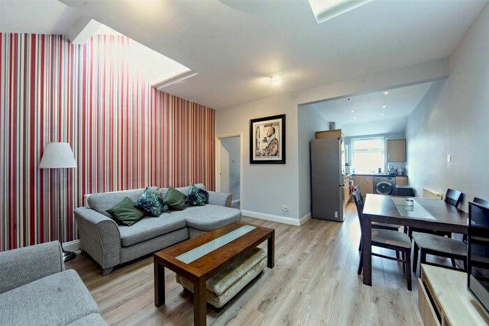 2 Bedroom Flat To Rent In Croham Road, South Croydon, CR2