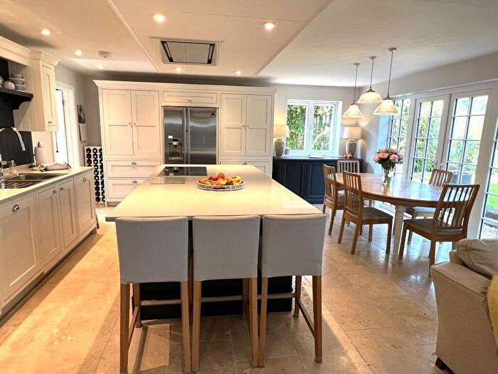 4 Bedroom Semi-Detached House To Rent In Longparish, SP11