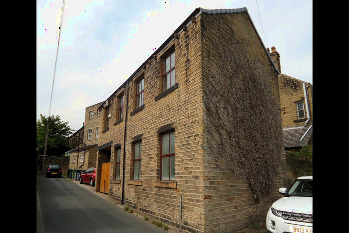 4 Bedroom Detached House For Sale In Greenhead Road, Huddersfield, West Yorkshire, HD1