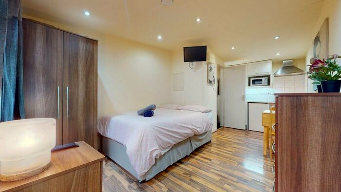 Studio To Rent In Chatsworth Road, NW2