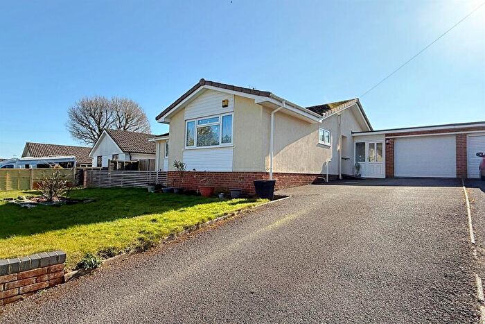 3 Bedroom Detached Bungalow For Sale In Fordingbridge, SP6