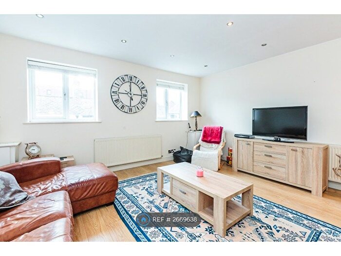 2 Bedroom Flat To Rent In Hoole Way, Chester, CH1
