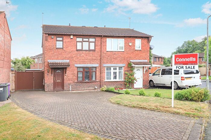 3 Bedroom Semi-Detached House For Sale In Tyning Close, Pendeford, Wolverhampton, WV9