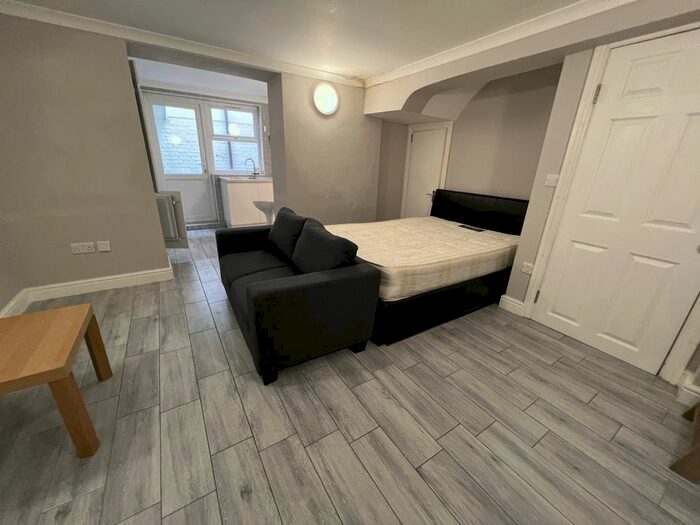 Studio To Rent In Caledonian Road, London, N1