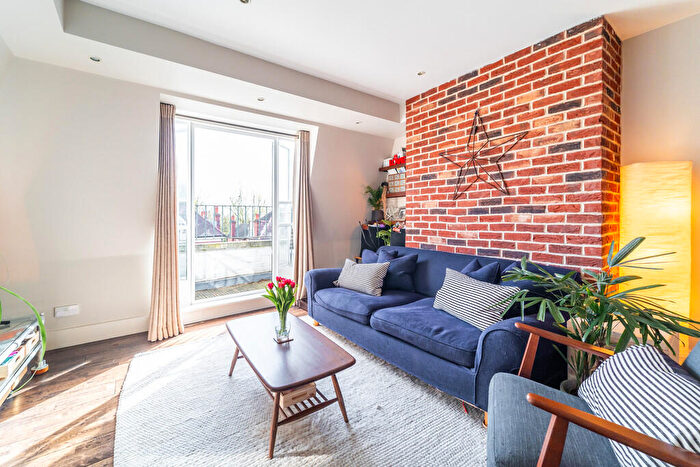 2 Bedroom Flat For Sale In Stanhope Road, N6