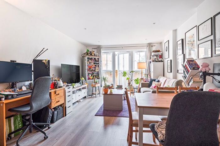 1 Bedroom Flat To Rent In Flambard Way, Godalming, GU7