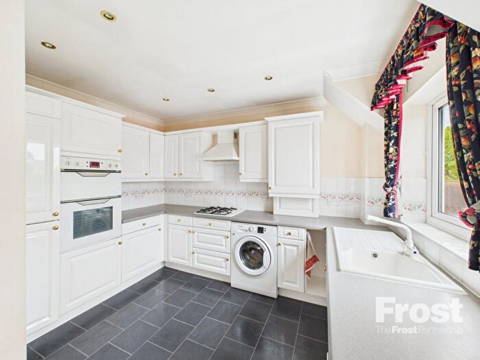 2 Bedroom Apartment For Sale In Straight Road, Old Windsor, Berkshire, SL4