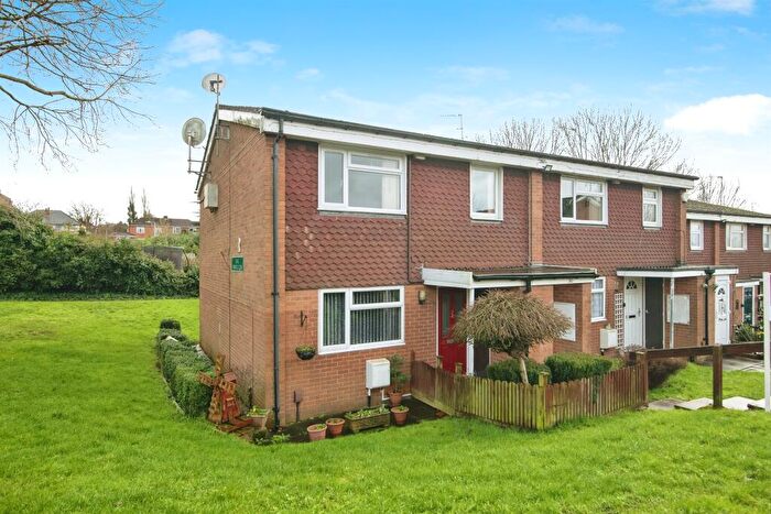 2 Bedroom Maisonette For Sale In Warwick Close, Oldbury, B68