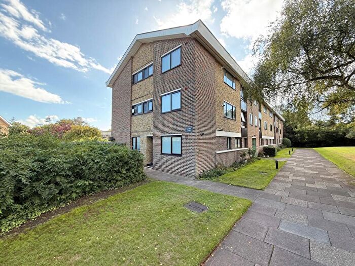 1 Bedroom Flat To Rent In Garden Court, Greenacres, Eltham, SE9