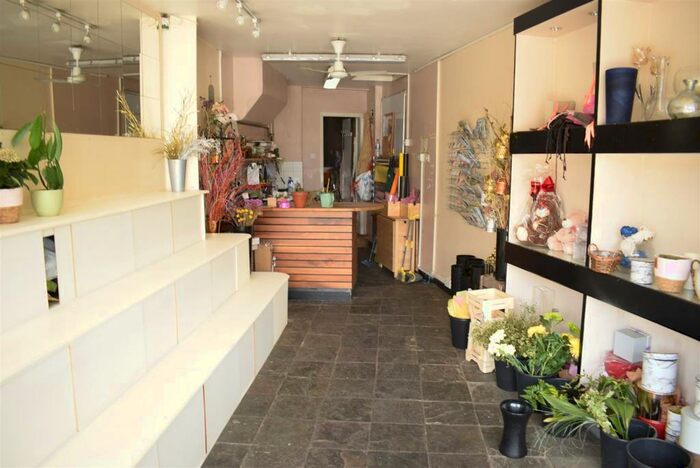 Commercial Property To Rent In Roding Lane South, Ilford, IG4