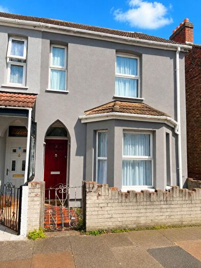 3 Bedroom Semi-Detached House For Sale In Raleigh Street, Bedford, MK40