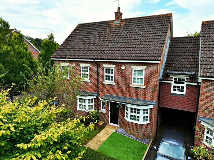 3 Bedroom Terraced House For Sale In Lemsford Lane, Welwyn Garden City, AL8
