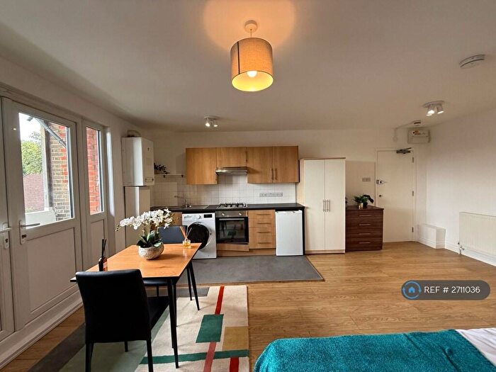 Studio To Rent In Mount View Road, London, N4