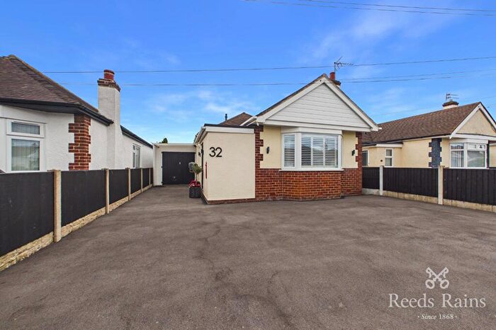 4 Bedroom Bungalow For Sale In Shaun Drive, Rhyl, Denbighshire, LL18