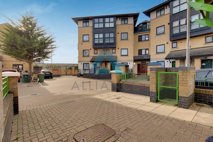 3 Bedroom Terraced House To Rent In Badminton Mews, London, E16