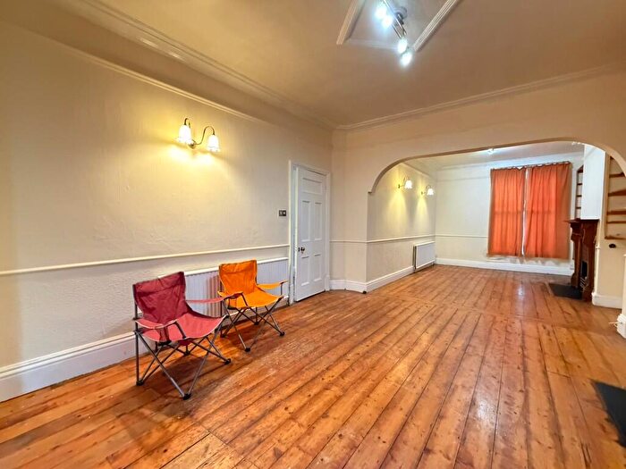 4 Bedroom Terraced House To Rent In Fosse Road South, Leicester, LE3