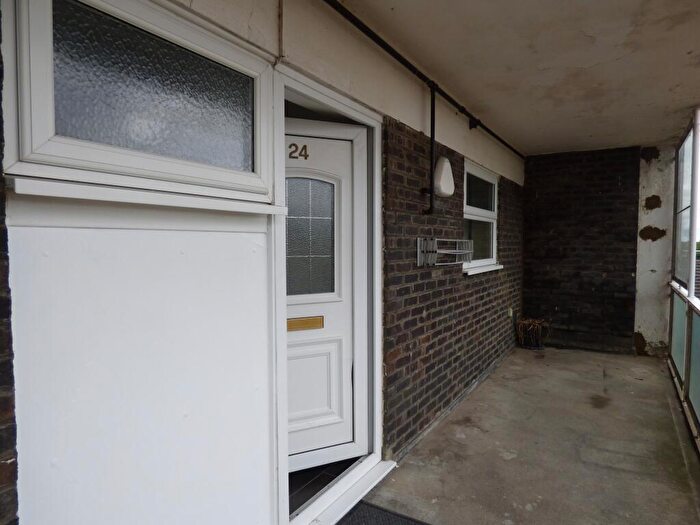 1 Bedroom Flat To Rent In Thistledown, Basildon, SS14