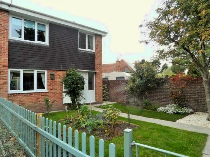 3 Bedroom Semi-Detached House To Rent In Worle, BS22