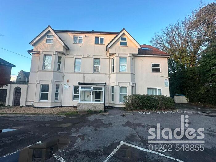 2 Bedroom Flat For Sale In Richmond Park Road, Charminster, Bournemouth, BH8