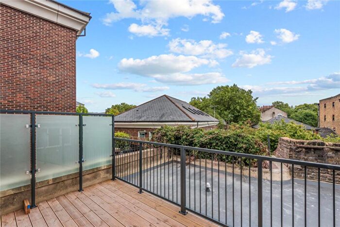 2 Bedroom Apartment To Rent In Essex Road, Angel, Islington, London, N1