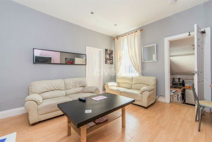 3 Bedroom Flat To Rent In Third Avenue, Heaton, Newcastle Upon Tyne, NE6