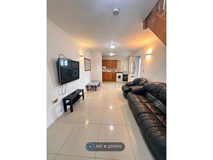 1 Bedroom Flat To Rent In Hounslow, Hounslow, TW3