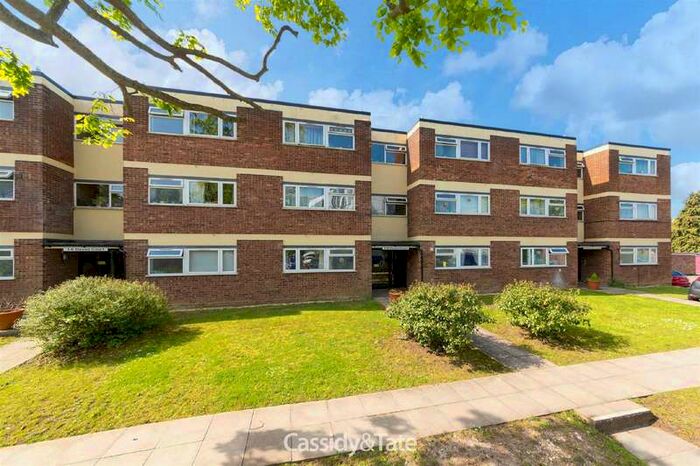 1 Bedroom Flat To Rent In Devon Court, Old London Road, St. Albans, AL1