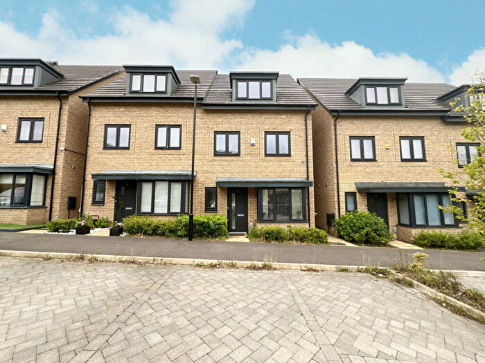 3 Bedroom Semi-Detached House For Sale In Woodlands Place, Blythe Valley, B90