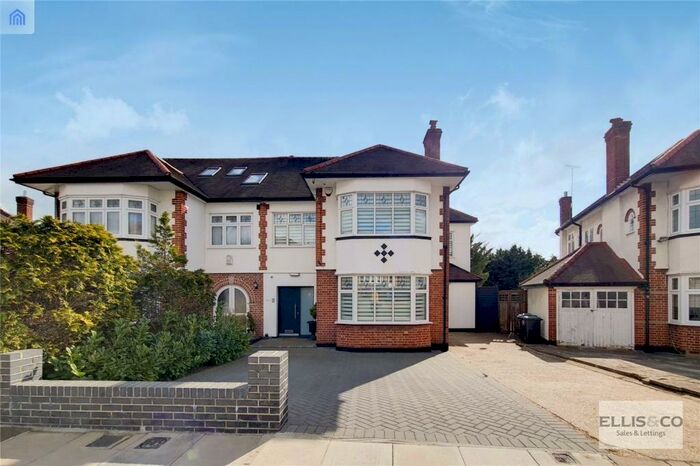 4 Bedroom Semi-Detached House To Rent In Lakenheath, Southgate, London, N14