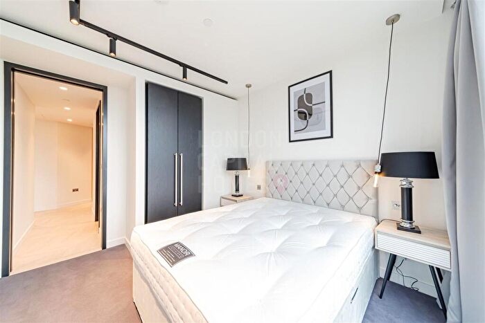 2 Bedroom Apartment To Rent In One Crown Place, Sun St, London, EC2A