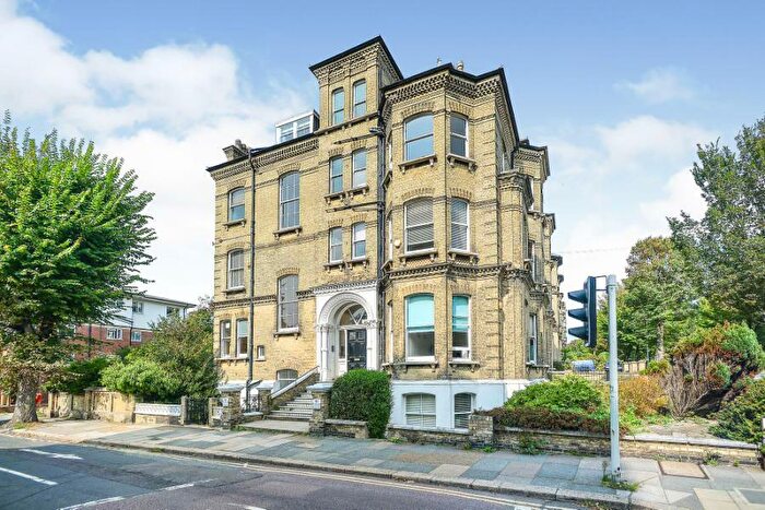 2 Bedroom Flat To Rent In The Drive, Hove, BN3