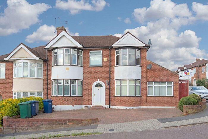 5 Bedroom Semi-Detached House For Sale In Norfolk Road, Barnet, EN5